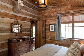 Eleven Taylor River Lodge