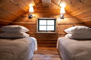 Eleven Taylor River Lodge