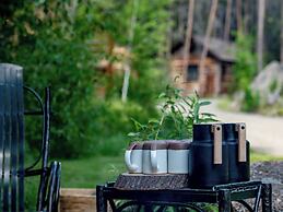 Eleven Taylor River Lodge