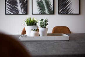UPSTREET Stylish & Spacious 2BD Apt-Thiseio
