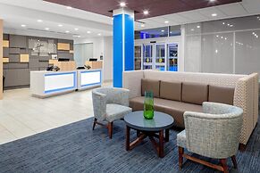 Holiday Inn Express & Suites Wilmington West - Medical Park by IHG