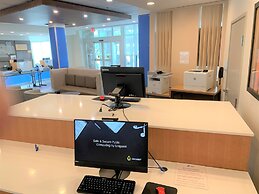 Holiday Inn Express & Suites Wilmington West - Medical Park by IHG