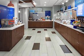 Holiday Inn Express & Suites Wilmington West - Medical Park by IHG