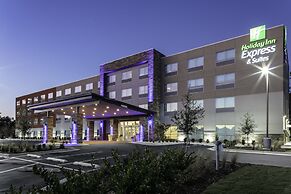 Holiday Inn Express & Suites Wilmington West - Medical Park, an IHG Ho