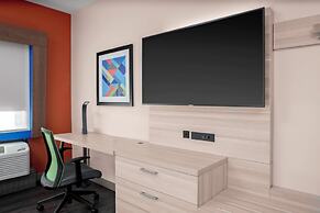 Holiday Inn Express & Suites Wilmington West - Medical Park by IHG