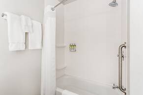 Holiday Inn Express & Suites Ottawa by IHG