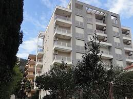 Center Apartment C 18