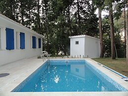 Petrovac Holiday House with pool