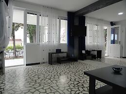 Petrovac Holiday House with pool