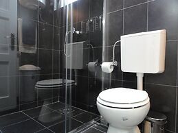 Petrovac Holiday House with pool