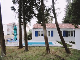 Petrovac Holiday House with pool