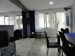 Petrovac Holiday House with pool