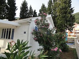 Petrovac Holiday House with pool