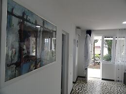 Petrovac Holiday House with pool