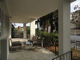 Petrovac Holiday House with pool