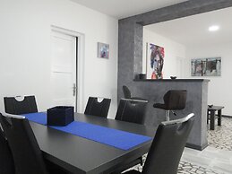 Petrovac Holiday House with pool