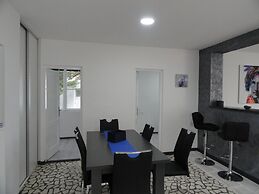 Petrovac Holiday House with pool