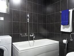 Petrovac Holiday House with pool