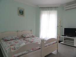 Petrovac Villa With Pool