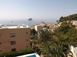 Petrovac Villa With Pool