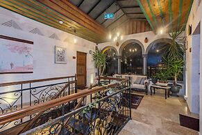 Grand Elite Cave Suites