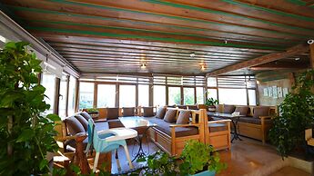 Grand Elite Cave Suites