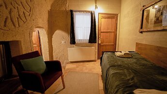 Grand Elite Cave Suites