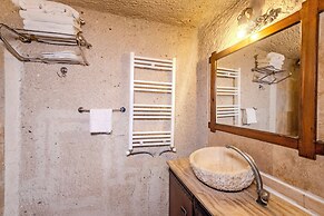 Grand Elite Cave Suites