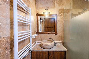 Grand Elite Cave Suites