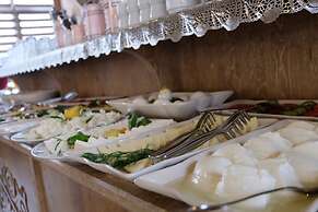 Grand Elite Cave Suites