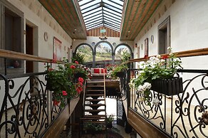 Grand Elite Cave Suites