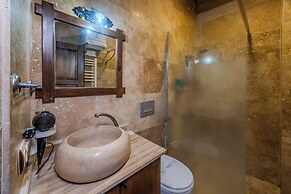 Grand Elite Cave Suites