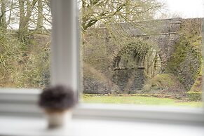 Low Jock Scar Country Estate