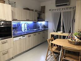 Luxury Apartment Sea View Garden Parking