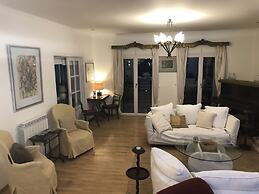 Luxury Apartment Sea View Garden Parking