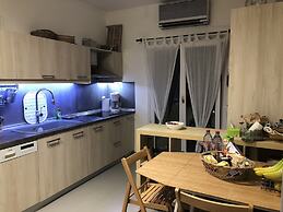 Luxury Apartment Sea View Garden Parking