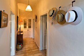 Casa Paleopolis near Royal Baths MonRepo