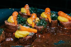 Palace Hotel - Sunny Day Resort