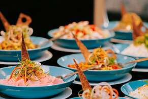 Palace Hotel - Sunny Day Resort