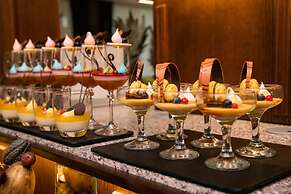 Palace Hotel - Sunny Day Resort