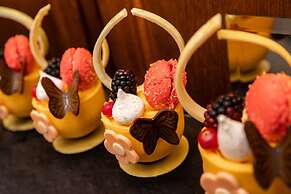 Palace Hotel - Sunny Day Resort