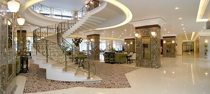 Palace Hotel - Sunny Day Resort