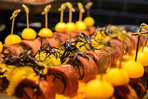 Palace Hotel - Sunny Day Resort