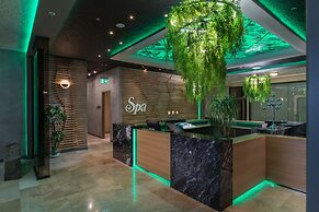 Palace Hotel - Sunny Day Resort