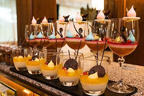 Palace Hotel - Sunny Day Resort