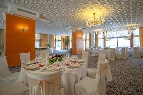 Palace Hotel - Sunny Day Resort