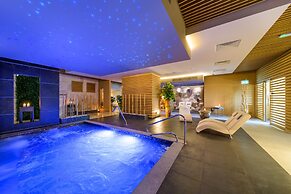 Palace Hotel - Sunny Day Resort