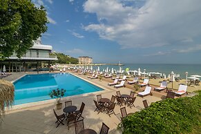 Palace Hotel - Sunny Day Resort