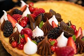 Palace Hotel - Sunny Day Resort