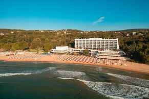 Palace Hotel - Sunny Day Resort